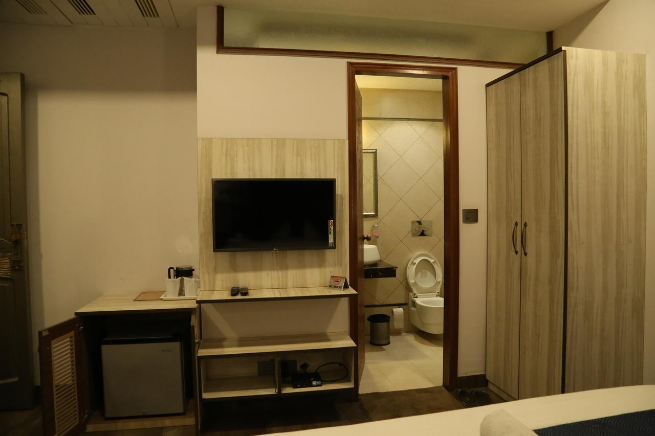Hotel Posh Chandigarh Exterior photo