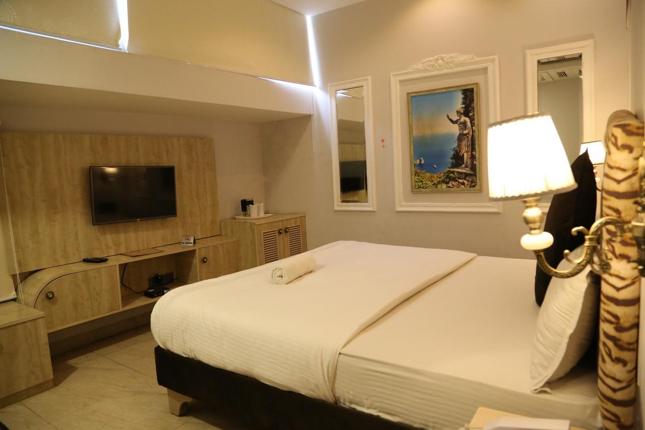 Hotel Posh Chandigarh Exterior photo
