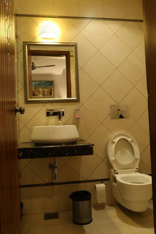 Hotel Posh Chandigarh Exterior photo