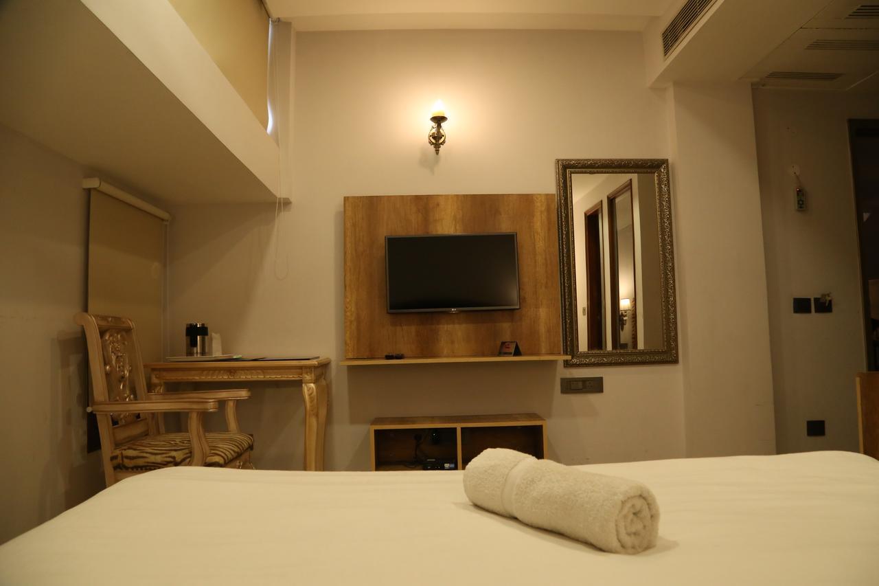 Hotel Posh Chandigarh Exterior photo