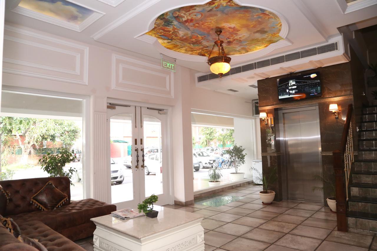 Hotel Posh Chandigarh Exterior photo