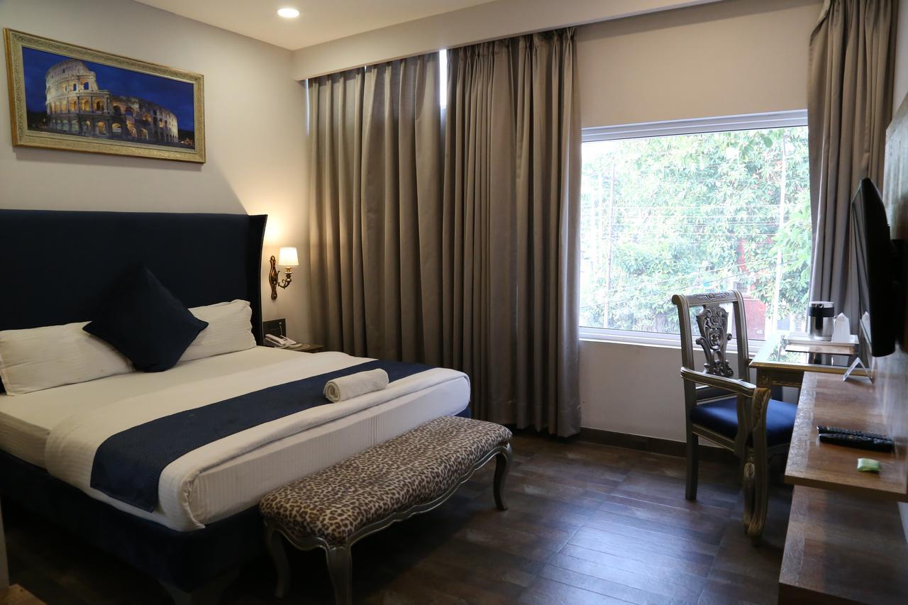 Hotel Posh Chandigarh Exterior photo
