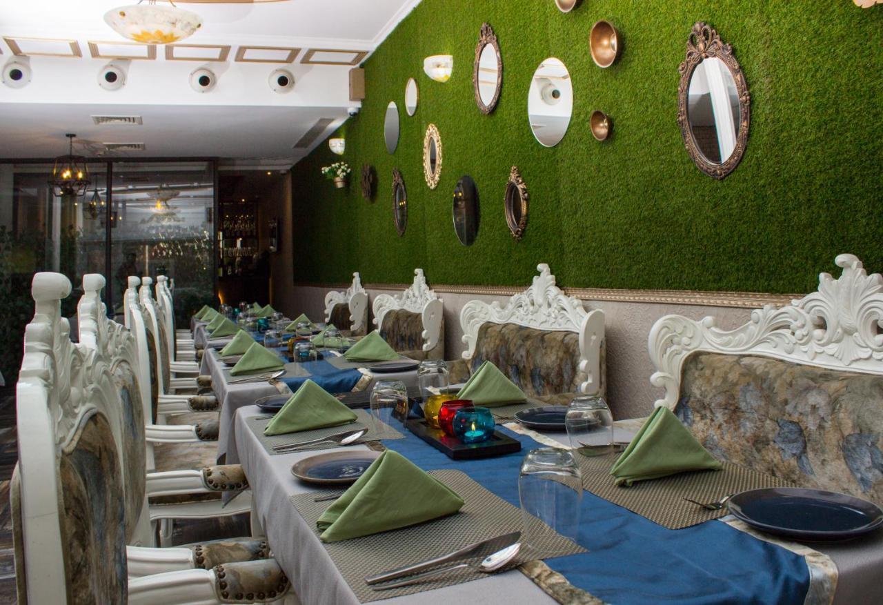 Hotel Posh Chandigarh Exterior photo